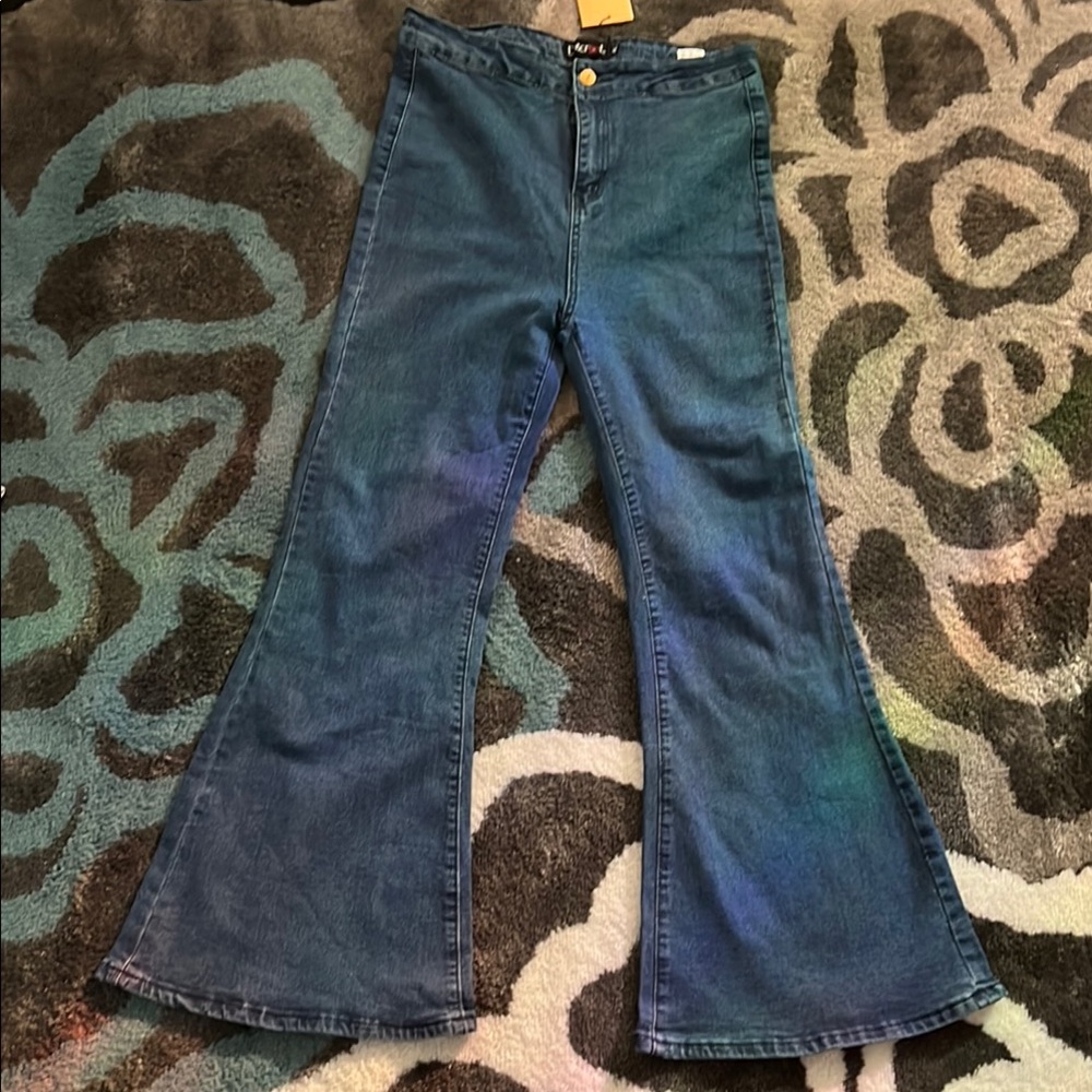 Stylish Blue Flared Women's Jeans NWT ✨sold✨